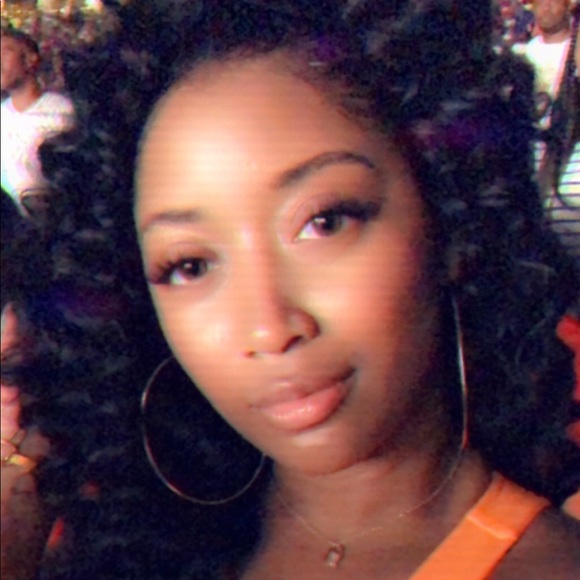 Meet your Posher, Gabrielle - Picture 1 of 1